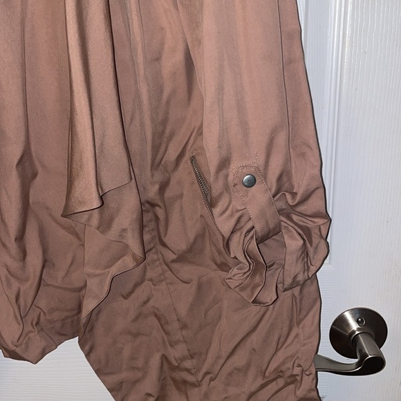 Long asymmetrical light topcoat - Picture 2 of 5